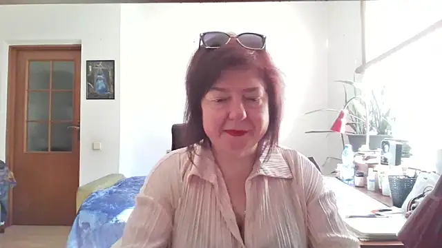 Snapshot of Violet_Pulse chatting on 04-20-26, 06:49 Violet Pulse online show from 04-20-26, 06:49