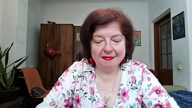 Snapshot of Violet_Pulse chatting on 06-17-26, 12:29 Violet Pulse online show from 06-17-26, 12:29