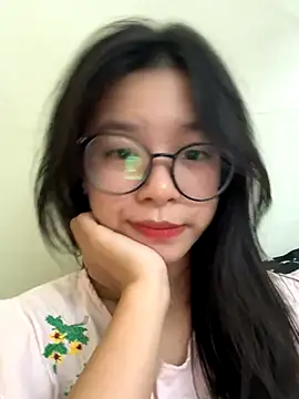 Snapshot of mau15_ chatting on 09-25-25, 02:10 mau15 online show from 09-25-25, 02:10