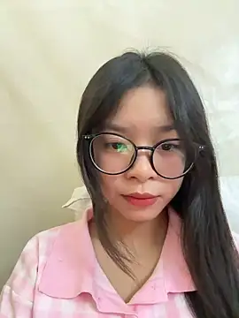 Snapshot of mau15_ chatting on 10-14-25, 09:21 mau15 online show from 10-14-25, 09:21