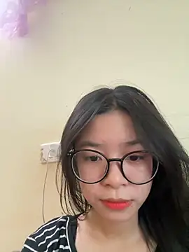 Snapshot of mau15_ chatting on 10-18-25, 03:31 mau15 online show from 10-18-25, 03:31