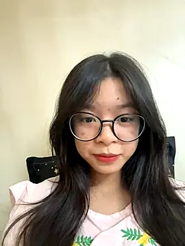 Snapshot of mau15_ chatting on 10-22-25, 09:42 mau15 online show from 10-22-25, 09:42