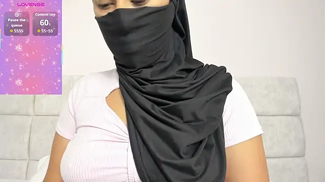 Snapshot of Daksha_a chatting on 10-25-25, 11:51 Daksha a online show from 10-25-25, 11:51