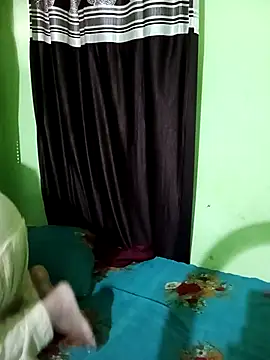 Snapshot of Mona_darling21 chatting on 10-05-25, 10:24 Mona darling21 online show from 10-05-25, 10:24