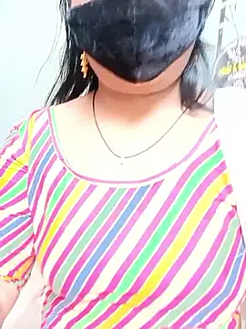 Snapshot of Mona_darling21 chatting on 11-06-25, 07:42 Mona darling21 online show from 11-06-25, 07:42