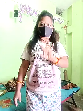 Snapshot of Mona_darling21 chatting on 05-19-26, 06:31 Mona darling21 online show from 05-19-26, 06:31