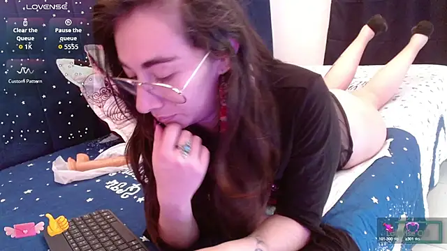 Snapshot of Violet_wish chatting on 09-24-25, 01:36 Violet wish online show from 09-24-25, 01:36