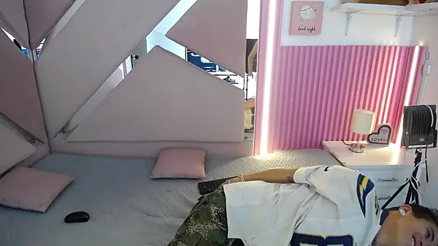 Snapshot of oblivionlove chatting on 06-05-26, 09:09 oblivionlove online show from 06-05-26, 09:09