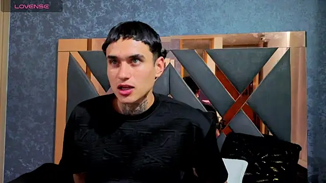 Snapshot of owen_desmond chatting on 09-26-25, 02:26 owen desmond online show from 09-26-25, 02:26