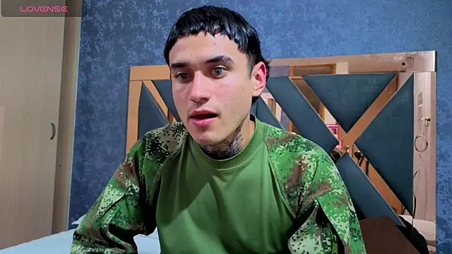 Snapshot of owen_desmond chatting on 09-28-25, 02:17 owen desmond online show from 09-28-25, 02:17