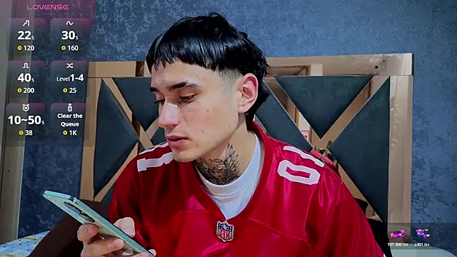 Snapshot of owen_desmond chatting on 10-21-25, 02:34 owen desmond online show from 10-21-25, 02:34