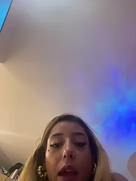 MoniUribe online show from 10-01-25, 04:18