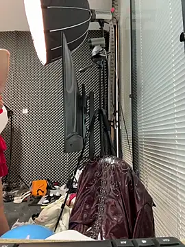 YY-27 online show from 11-19-25, 11:10