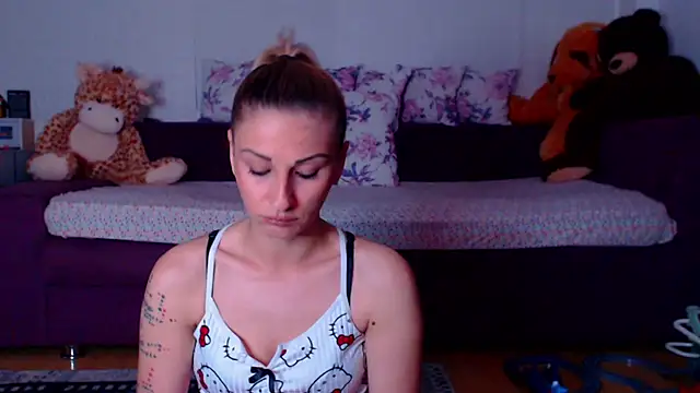 Snapshot of CassieSpell chatting on 05-05-26, 08:39 CassieSpell online show from 05-05-26, 08:39