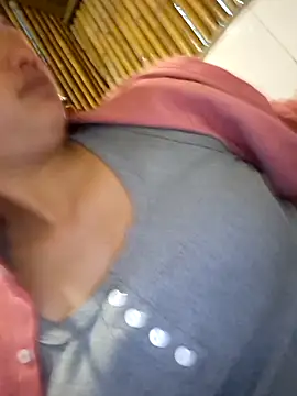 Snapshot of diamond-- chatting on 05-01-26, 05:23 diamond-- online show from 05-01-26, 05:23
