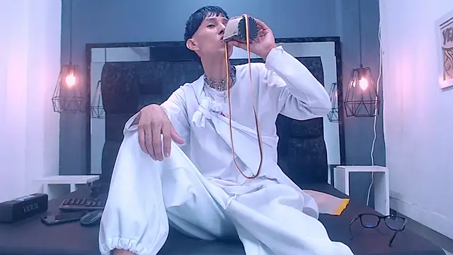 Daniel delux  online show from 10-21-25, 04:02