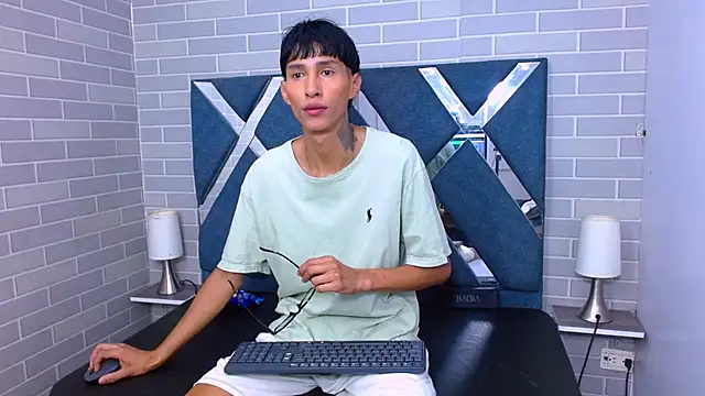 Daniel delux  online show from 10-25-25, 01:29