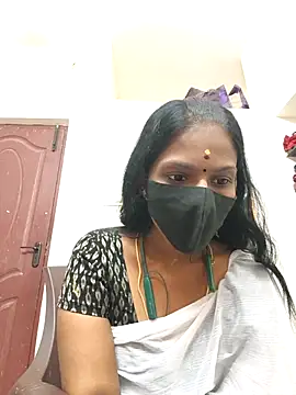 Snapshot of Tamil_Yalini12 chatting on 04-26-26, 04:10 Tamil Yalini12 online show from 04-26-26, 04:10