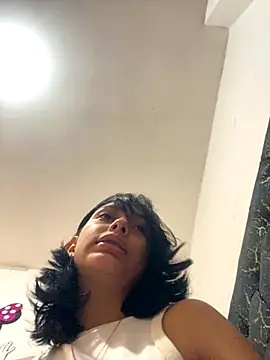 xoxo milk online show from 11-30-25, 07:40