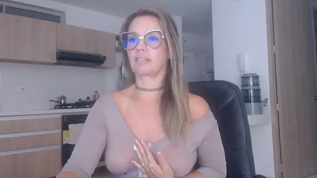 LovePaula online show from 10-25-25, 11:07