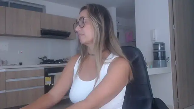 LovePaula online show from 11-24-25, 12:38