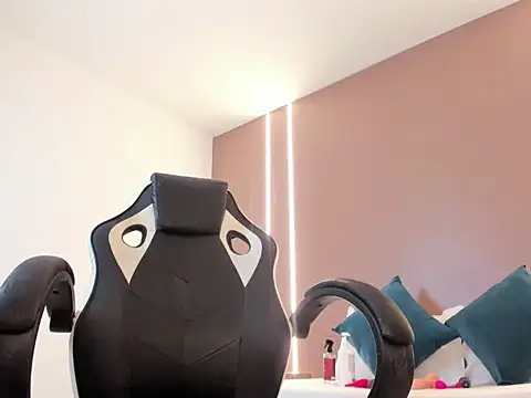 zoee zi online show from 03-14-26, 08:36