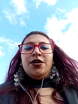 VictoriaSpenser online show from 11-26-25, 11:55