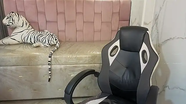 Soffia b online show from 10-15-25, 03:06