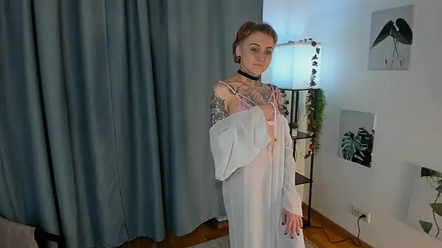 Snapshot of RiverLyric chatting on 09-25-25, 02:10 RiverLyric online show from 09-25-25, 02:10