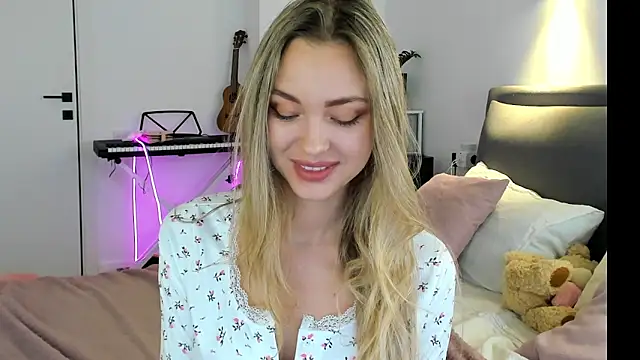 Kelly  Gray online show from 04-08-26, 07:14