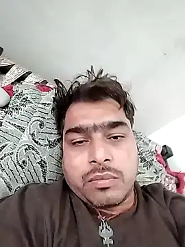 Snapshot of chatting on 11-16-25, 10:21 online show from 11-16-25, 10:21