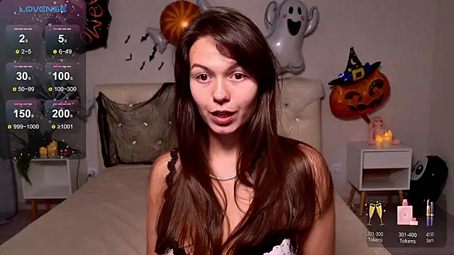 EllaCanny online show from 10-29-25, 05:42