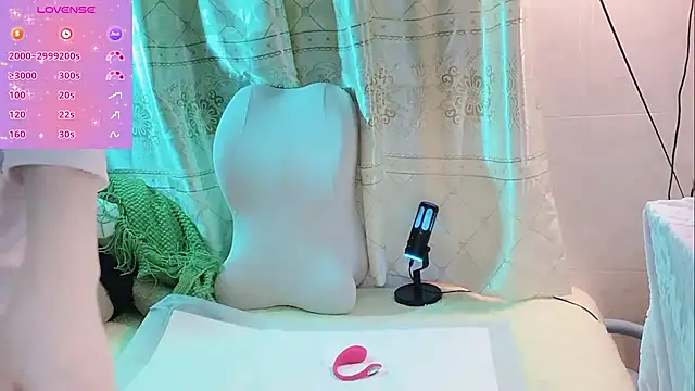 Snapshot of White-Lia chatting on 09-30-25, 07:52 White-Lia online show from 09-30-25, 07:52