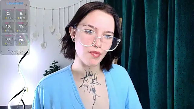 Snapshot of Elastikisss chatting on 11-13-25, 02:43 Elastikisss online show from 11-13-25, 02:43