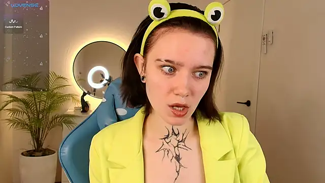 Snapshot of Elastikisss chatting on 11-16-25, 02:28 Elastikisss online show from 11-16-25, 02:28