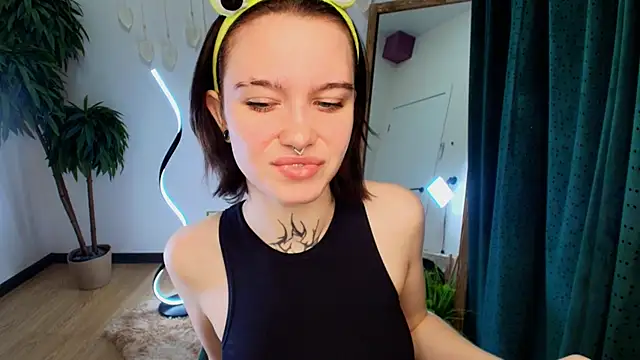 Snapshot of Elastikisss chatting on 11-25-25, 02:33 Elastikisss online show from 11-25-25, 02:33