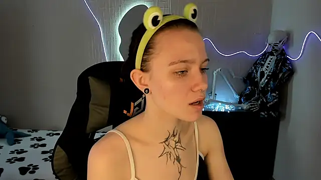 Snapshot of Elastikisss chatting on 04-04-26, 04:55 Elastikisss online show from 04-04-26, 04:55