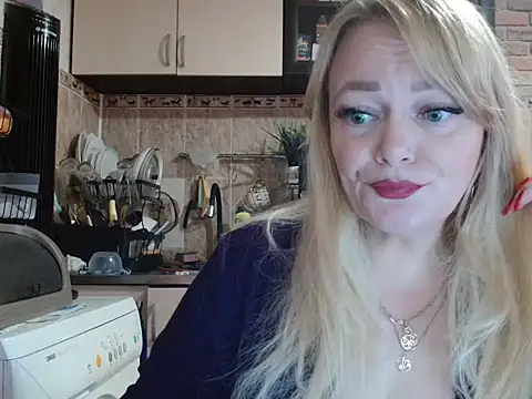 Snapshot of Sweet-blonde chatting on 10-06-25, 11:51 Sweet-blonde online show from 10-06-25, 11:51