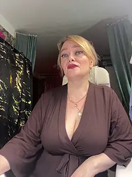 Snapshot of Sweet-blonde chatting on 03-12-26, 06:03 Sweet-blonde online show from 03-12-26, 06:03