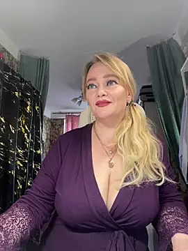 Snapshot of Sweet-blonde chatting on 03-14-26, 12:10 Sweet-blonde online show from 03-14-26, 12:10