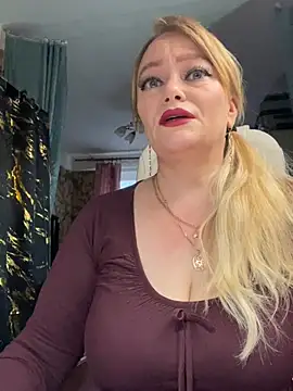Snapshot of Sweet-blonde chatting on 03-16-26, 01:59 Sweet-blonde online show from 03-16-26, 01:59