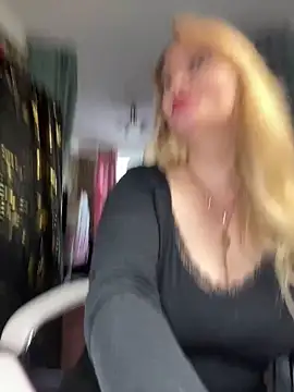 Snapshot of Sweet-blonde chatting on 03-23-26, 01:48 Sweet-blonde online show from 03-23-26, 01:48