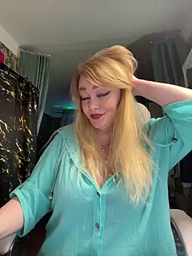 Snapshot of Sweet-blonde chatting on 03-25-26, 07:31 Sweet-blonde online show from 03-25-26, 07:31