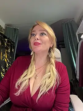 Snapshot of Sweet-blonde chatting on 04-02-26, 10:07 Sweet-blonde online show from 04-02-26, 10:07