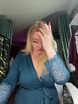 Snapshot of Sweet-blonde chatting on 04-07-26, 10:53 Sweet-blonde online show from 04-07-26, 10:53