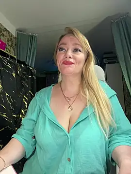 Snapshot of Sweet-blonde chatting on 04-10-26, 10:14 Sweet-blonde online show from 04-10-26, 10:14