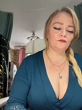 Snapshot of Sweet-blonde chatting on 04-16-26, 11:22 Sweet-blonde online show from 04-16-26, 11:22