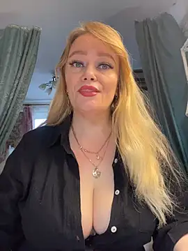 Snapshot of Sweet-blonde chatting on 04-27-26, 02:26 Sweet-blonde online show from 04-27-26, 02:26
