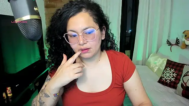 Snapshot of Chubby_Licius chatting on 12-16-25, 01:21 Chubby Licius online show from 12-16-25, 01:21