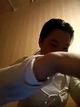 Snapshot of Suny_babyy chatting on 10-25-25, 05:19 Suny babyy online show from 10-25-25, 05:19